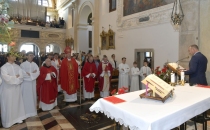 Pred oltarjem Pred oltarjem